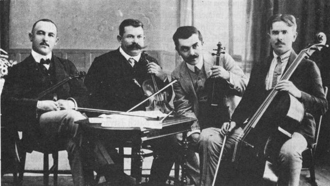 A verbászi vonósnégyes: Zwipp Károly (második hegedű), Klein Károly (brácsa), Pechán József (első hegedű), Schuch Károly (gordonka)