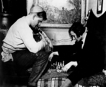 André Kertész: Aba-Novák Vilmos és Kraszna Kulcsár József sakkozik, 1923