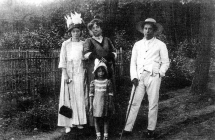 Czóbel Béla családjával Montmorencyben, 1910 körül