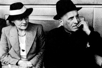 Modok Mária és Czóbel Béla a párizsi Deux Magots kávéház teraszán, 1939