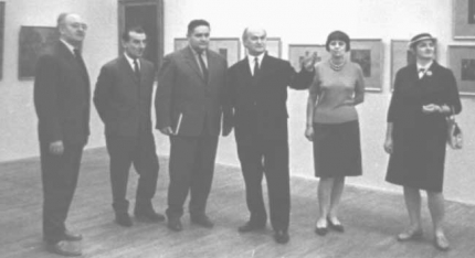 Ruzicskay György kiállítása az Ernst Múzeumban, 1966-ban. Balról jobbra: Bessenyei Antal, ismeretlen, Perényi Béla, Ruzicskay György, Ruzicskay Györgyné, Bessenyei Antalné