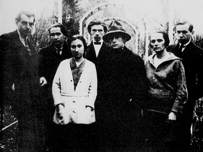 A MA csoport Bécsben, 1920 (Balról jobbra: Bortnyik Sándor, Uitz Béla, Újvári Erzsébet, Simon Andor, Kassák Lajos, Simon Jolán, Barta Sándor)