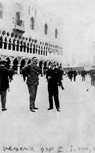 Vaszary János és Ernst Endre a velencei Szent Márk téren 1928 tavaszán