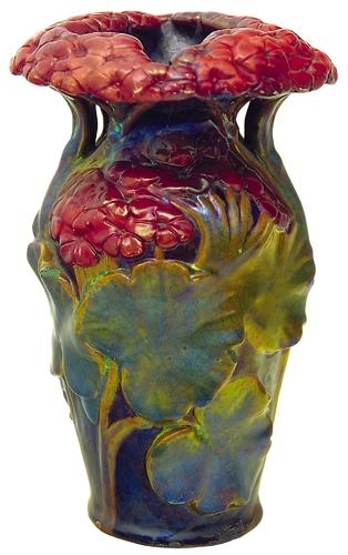Zsolnay Vase with geraniums, Zsolnay, end of the 1920s