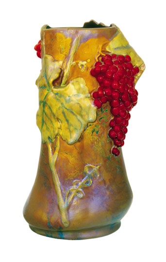 Zsolnay Váza szőlőfürtökkel, levelekkel, Zsolnay  Formaterv: Mack Lajos