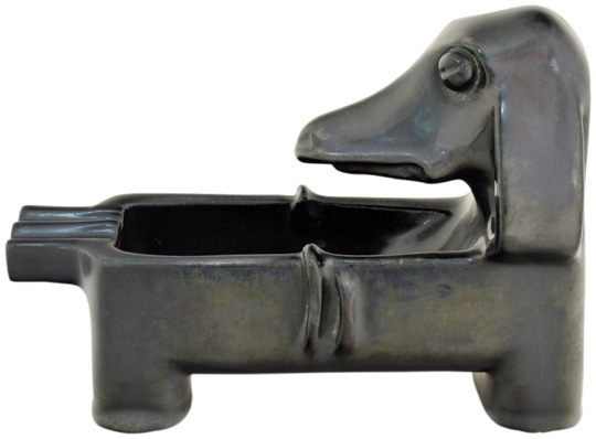 Gorka Géza (1894-1971) Sausage-dog ashtray, 1932-35