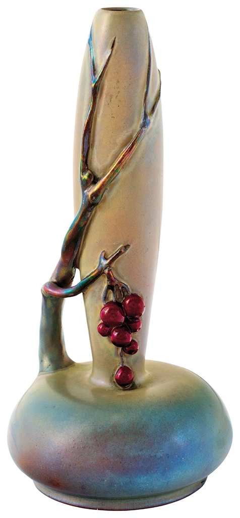 Zsolnay Kis váza, ráilleszett plasztikus díszítménnyel, 1902